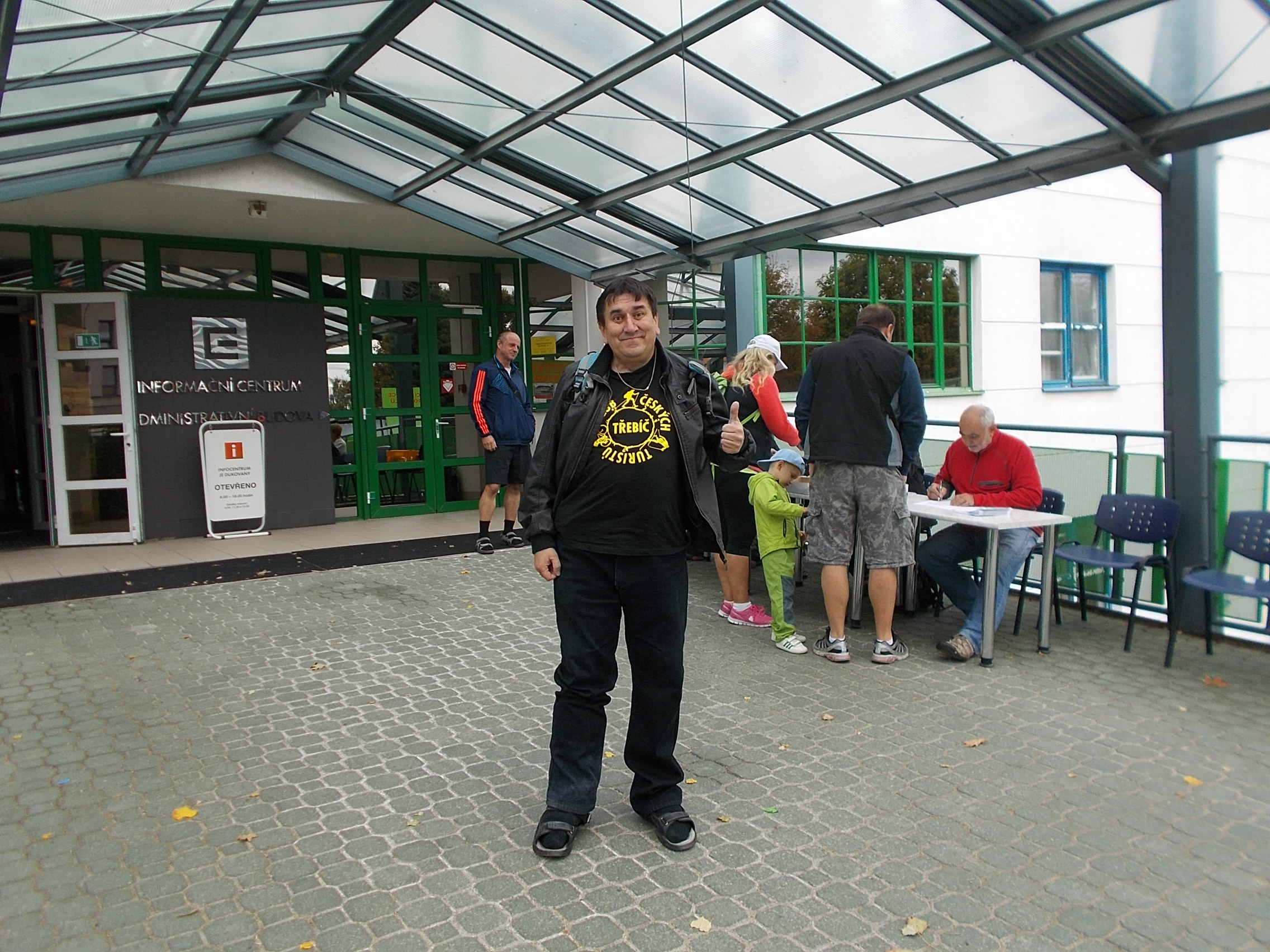 Na startu pochodu u Infocentrum JEDu